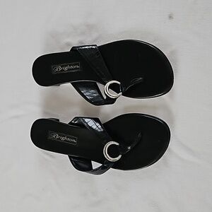 Brighton flip flap sandals sz 7 1/2M color black leather in good condition